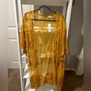 NEW NEVER WORN WITH TAGS Yellow size small